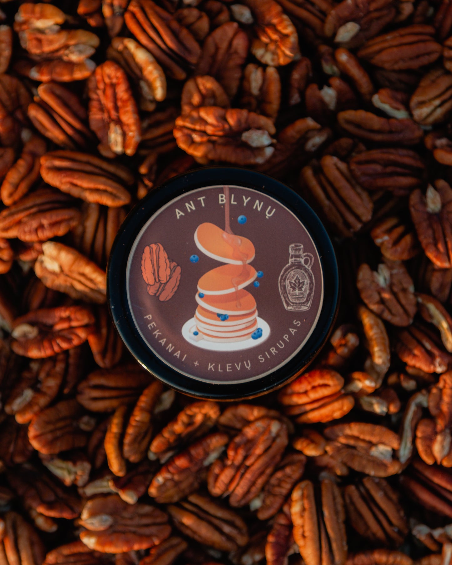 Ant blynų🍁🥞 - pekanai + klevų sirupas